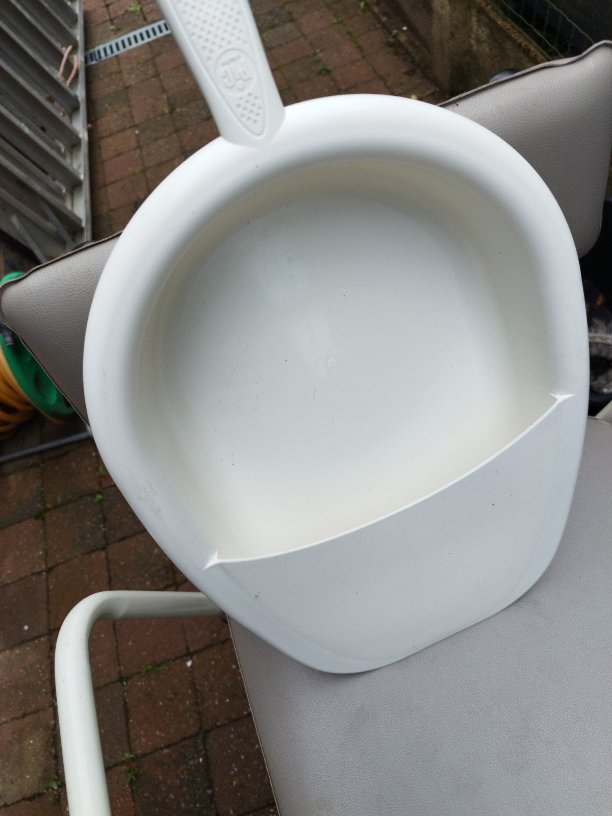 Bedpan, Diversen, Ophalen