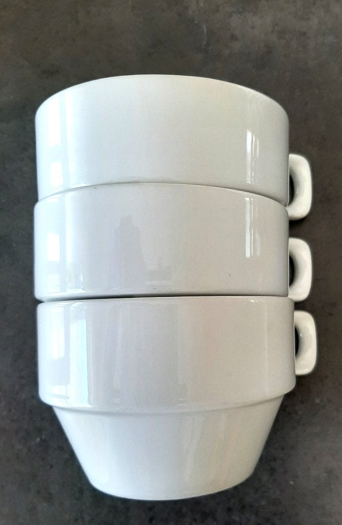 Te koop: Nieuw!!Drie witte porseleinen soepkommen van 200ml., Neuf, Enlèvement ou Envoi, Classique, Porcelaine