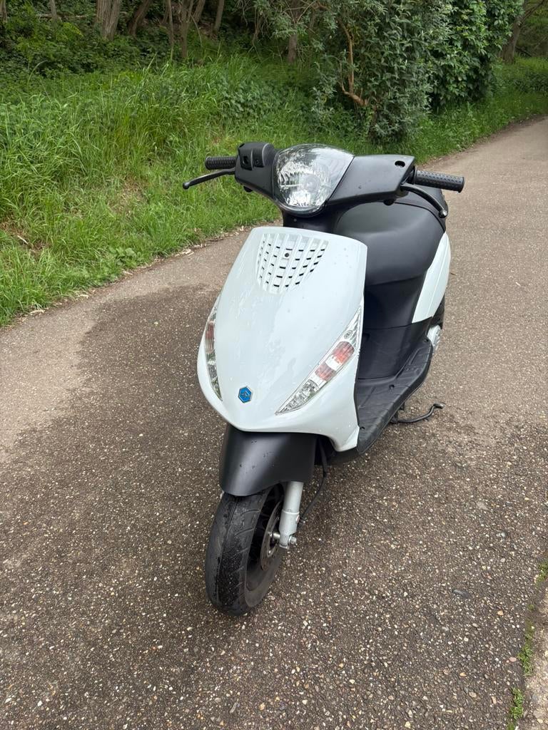 Piaggio zip injectie euro 5 b-klasse, Vélos & Vélomoteurs, Scooters | Piaggio, Enlèvement, Comme neuf, Zip