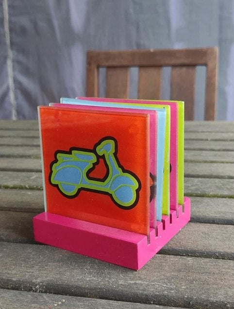 6 glazen onderzetter coasters vespa scooter neon, Huis en Inrichting, Woonaccessoires | Onderzetters, Ophalen, Gebruikt, Glasonderzetter