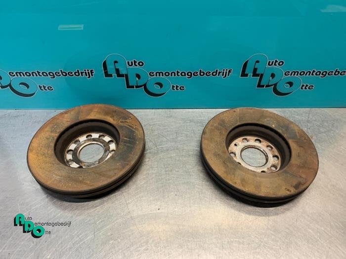 Disque de frein avant d'un Volkswagen Caddy (Caddy 04-), Volkswagen, -, 3 mois de garantie, Utilisé