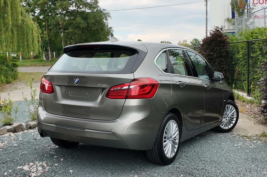 BMW 218 Active Tourer 218i LUXURY Cuir/Navi/Led/PDC 1main, Autos, BMW, Achat, Entreprise, Boîte manuelle, Entretenue par le concessionnaire