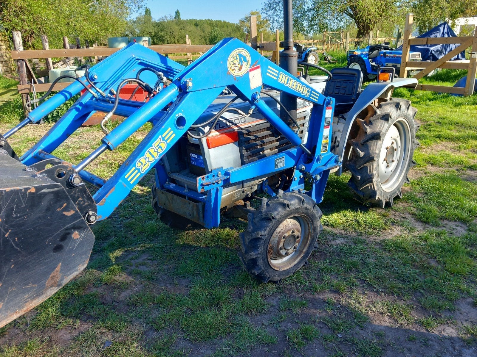 TOP TRACTOR Iseki 4x4 de 19 CV avec chargeur frontal, Enlèvement
