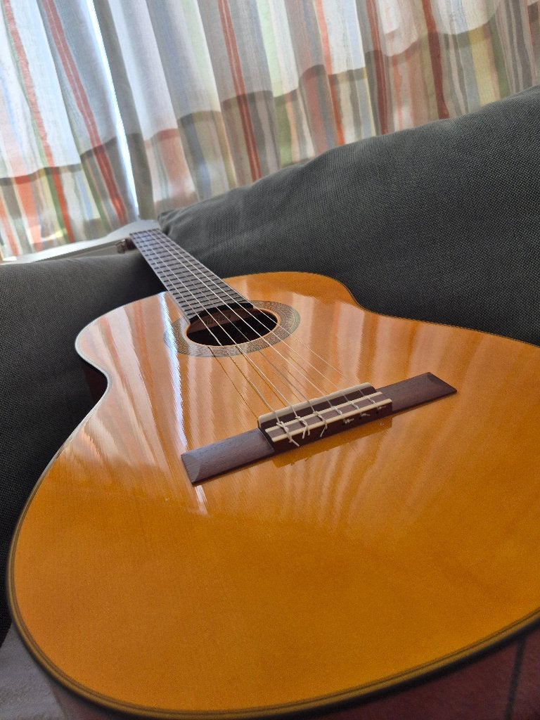 Yamaha CG142S – Klassieke gitaar + accessoires, Muziek en Instrumenten, Snaarinstrumenten | Gitaren | Akoestisch, Ophalen, Zo goed als nieuw