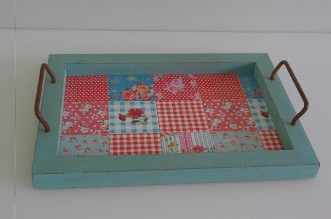 dienblad in hout met twee handvaten (nieuw)
afm: 23 cm x 33, Nieuw, Ophalen of Verzenden, Dienblad, Met handvatten