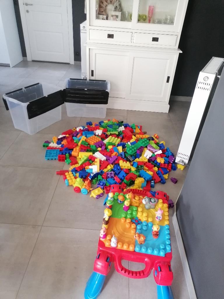 Megabloks met bouwtafel en poppetjes, Ophalen, Gebruikt, Megabloks