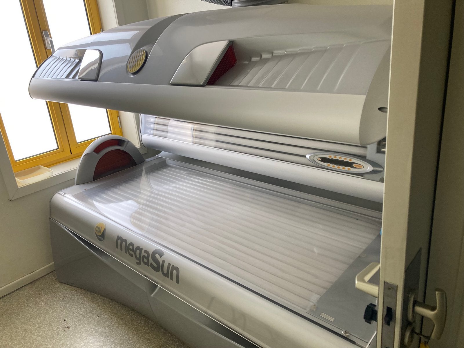 Zonnebank Mega Sun 4500, Ophalen, Zo goed als nieuw