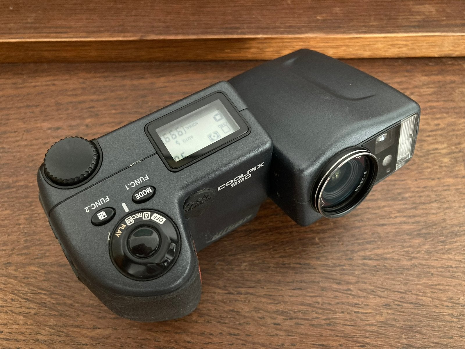Nikon Coolpix 990, Audio, Tv en Foto, Ophalen of Verzenden, Zo goed als nieuw, Nikon
