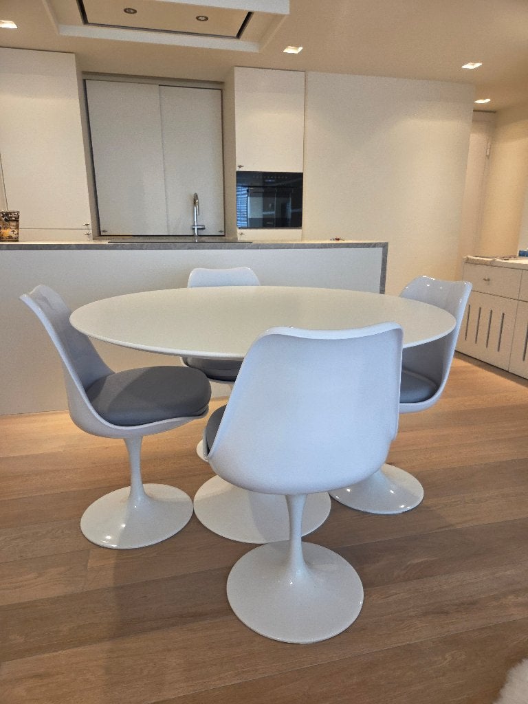 RONDE TULIP TAFEL MET 4 TULIP STOELEN, Huis en Inrichting, Ophalen, Rond, Nieuw, Kunststof