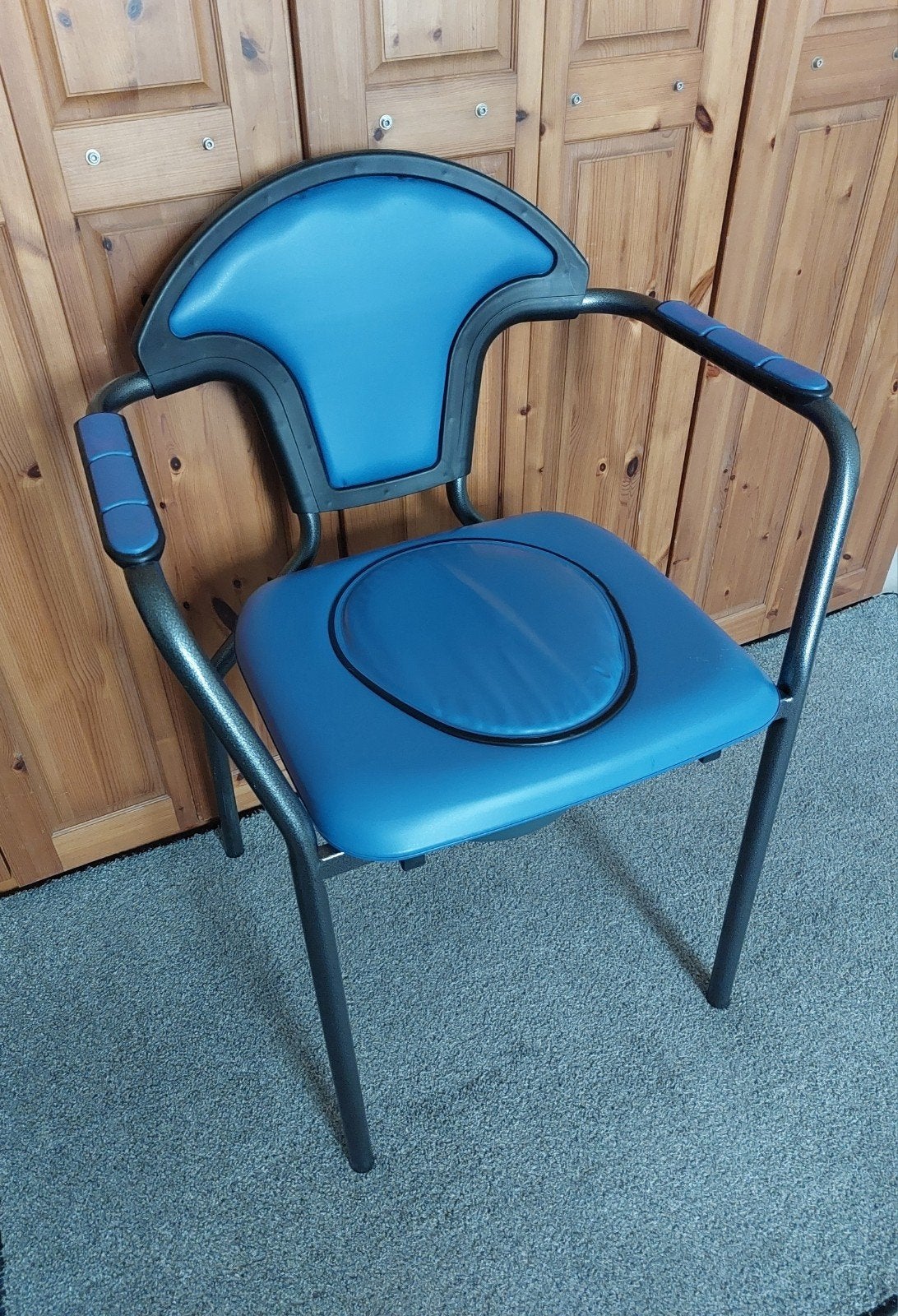 Chaise percée, Divers, Chaises roulantes