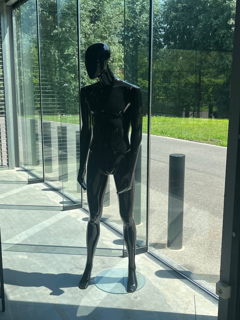 Mannequinpoppen, Ophalen