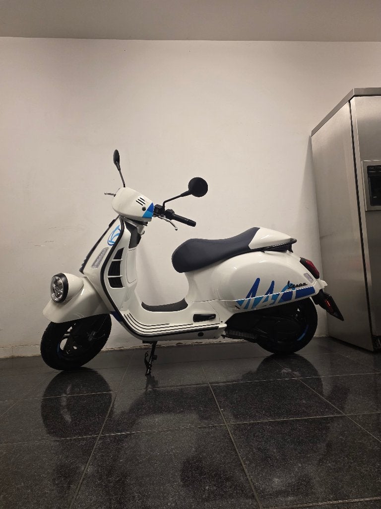 Vespa 140th anniversary, Vélos & Vélomoteurs, Enlèvement