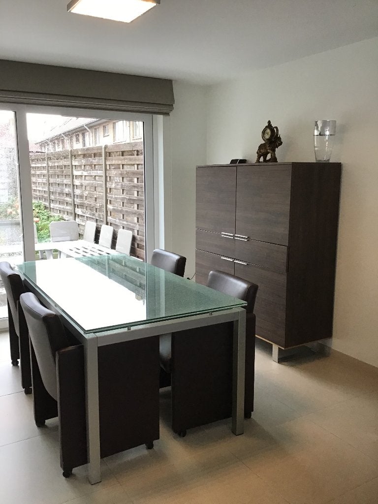 Complete eetkamer set: tafel+4 stoelen+dressoir + barkast, Huis en Inrichting, Ophalen, Overige houtsoorten