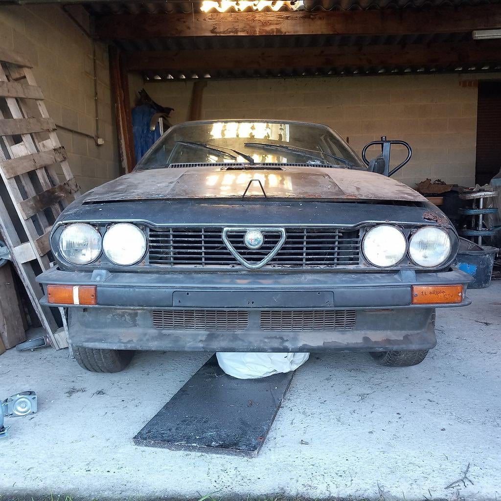 Alfa gtv6 pour pièces ou restauration totale