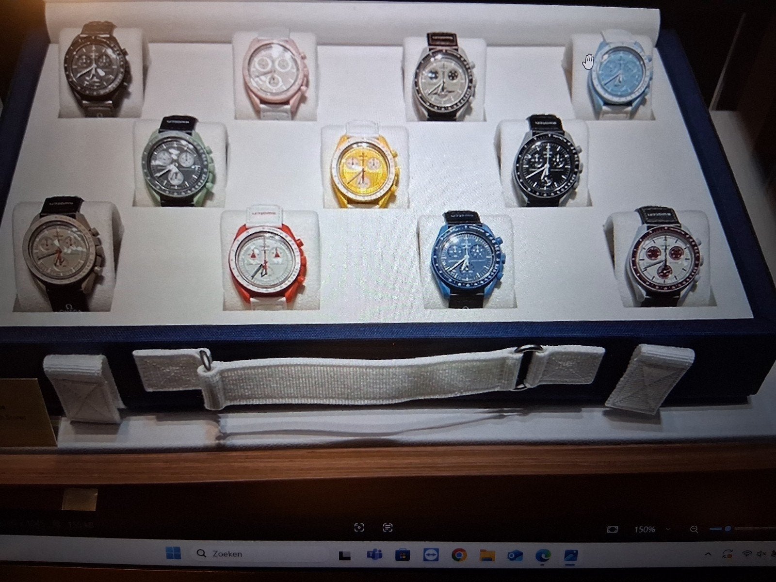 Swatch Omega Suitcase Box Moonswatch., Verzamelen, Ophalen of Verzenden, Nieuw