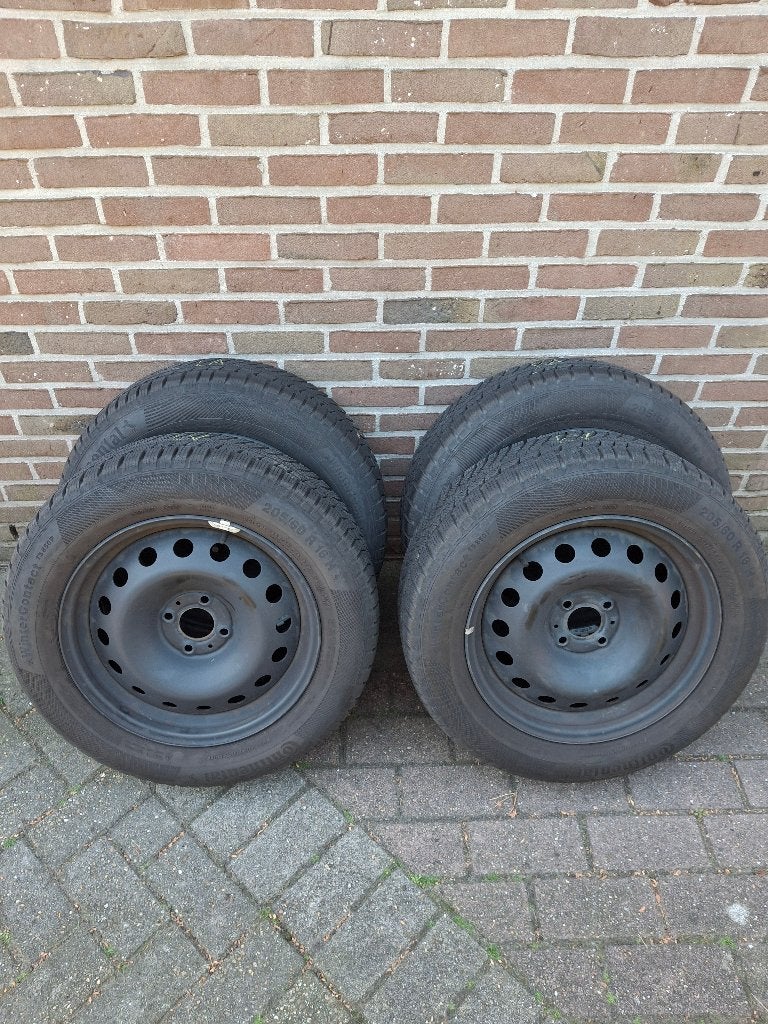 Winterbanden Continental set van 4 (zo goed als nieuw), Ophalen, 16 inch, Banden en Velgen, Personenwagen