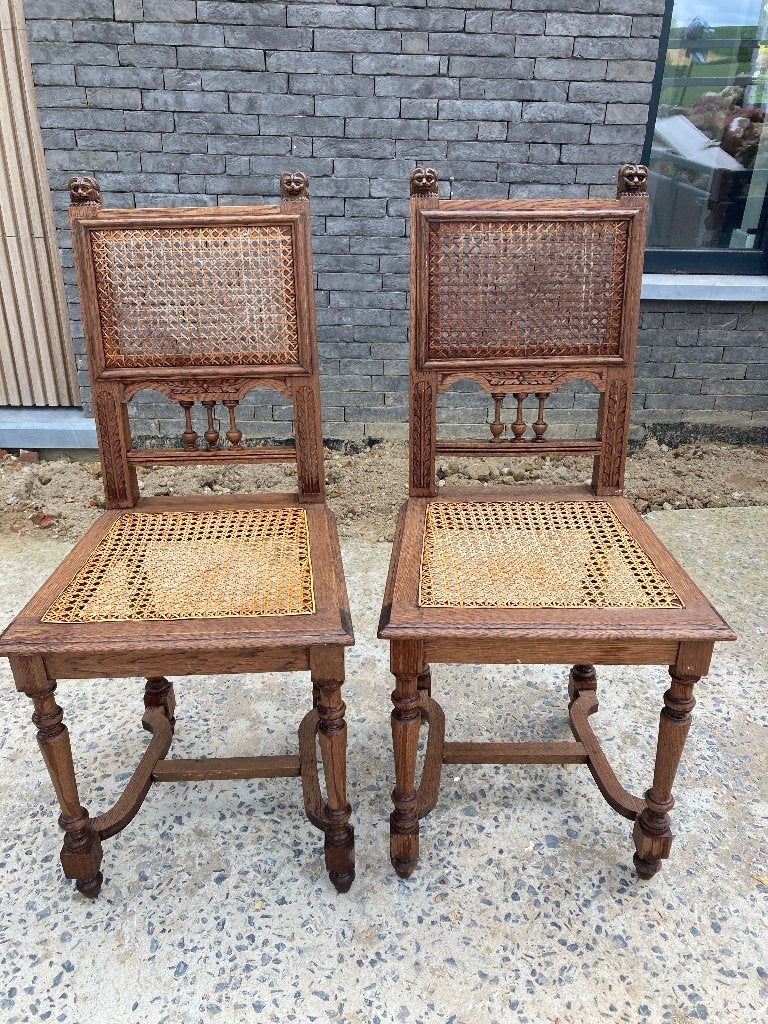 Antieke stoelen, Ophalen