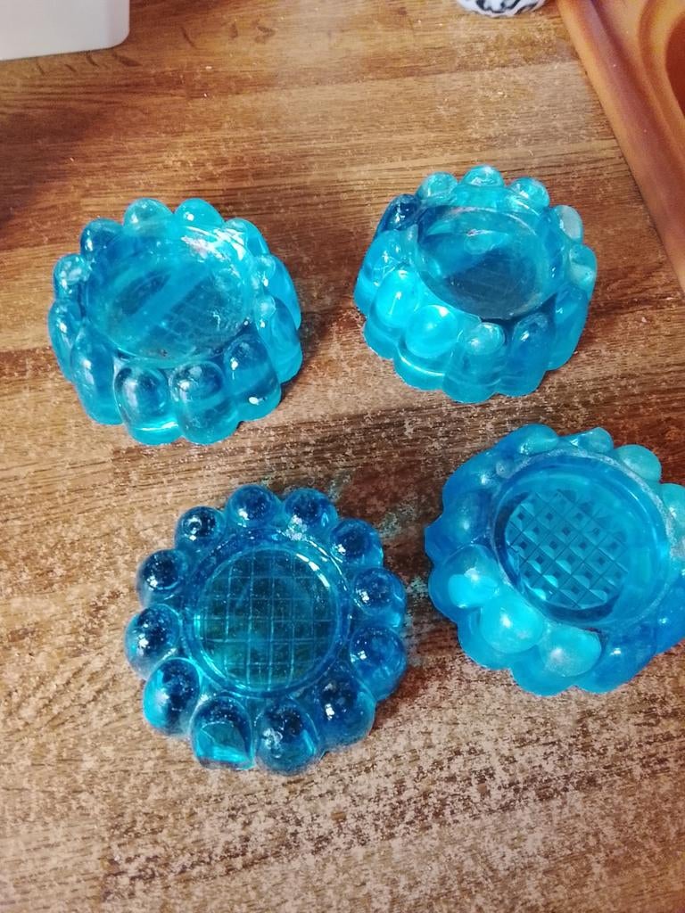 Onderzetters voor kast of kachel, Ophalen
