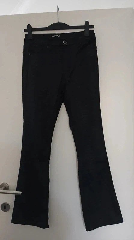 Maat 42 Flared broek slangenprint Pretty Little Thing, Taille 42/44 (L), Pretty little thing, Comme neuf, Noir