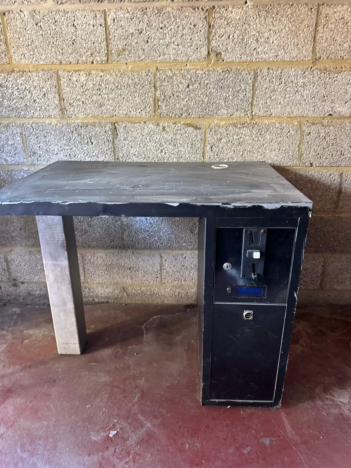 Muntgestuurde tafel met timer en stroomvoorziening, Ophalen, Elektrisch, Zo goed als nieuw