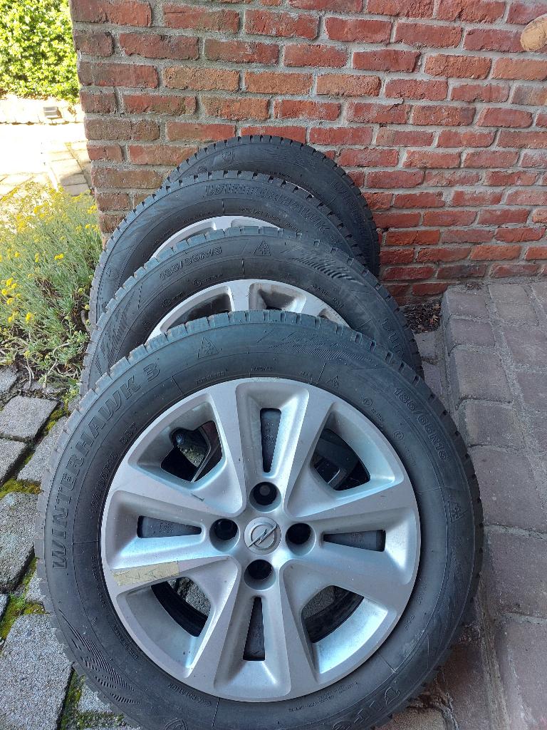 winterbanden Opel Corsa, Auto-onderdelen, Banden en Velgen, Ophalen, Gebruikt, 15 inch, Banden en Velgen