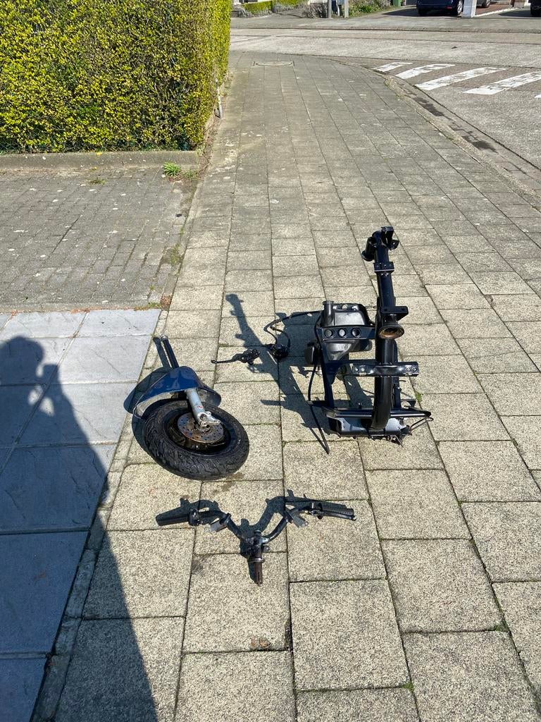 Frame + voorvork + stuur, Fietsen en Brommers, Brommeronderdelen | Algemeen, Ophalen, Zo goed als nieuw, Frame