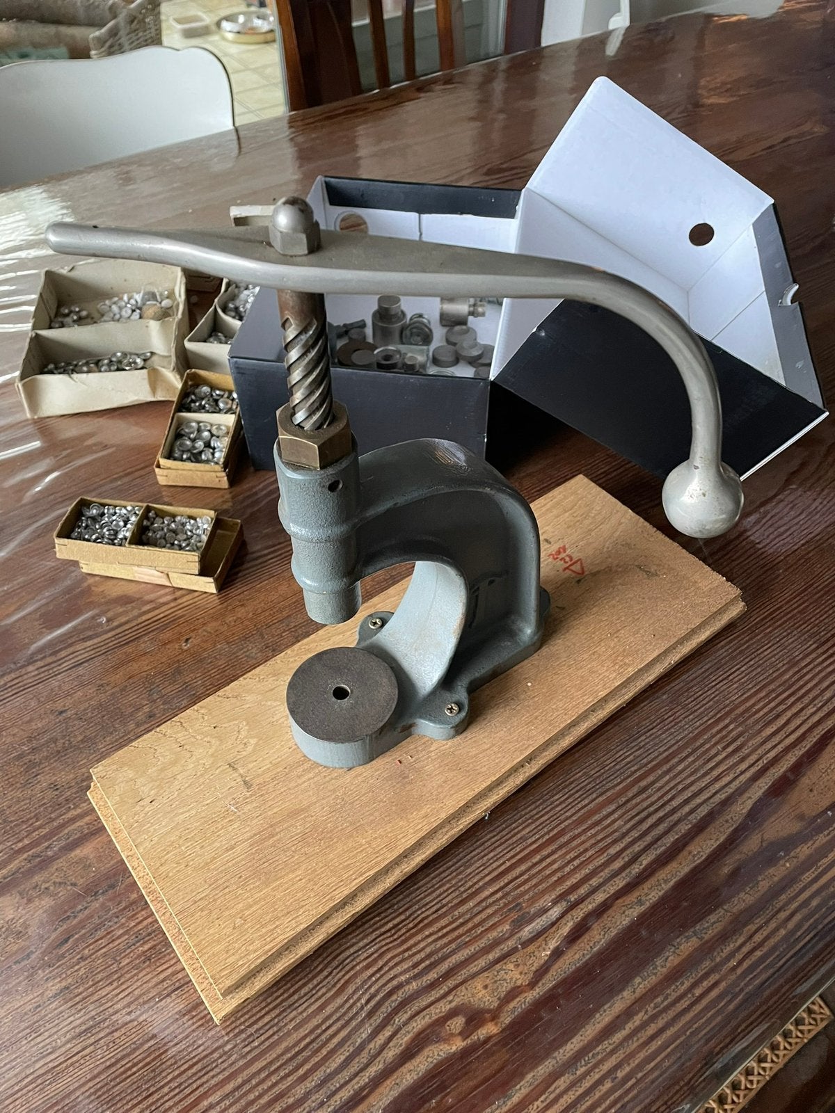 Humbel knopen pers -bekleden knopen, Ophalen