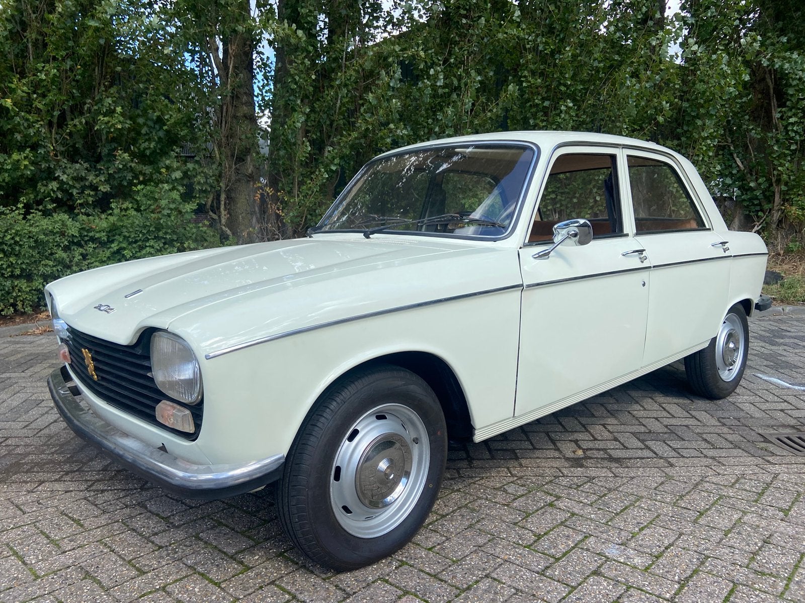 Peugeot 204 Berline/1973/Toit coulissant/État de compétition, Autos, Achat, 4 portes, Boîte manuelle, Toit ouvrant