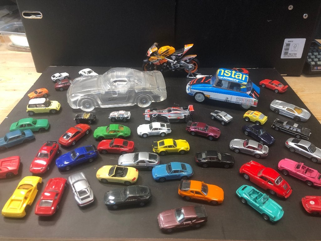 Kleine verzameling miniatuur autootjes (1/87e), Ophalen