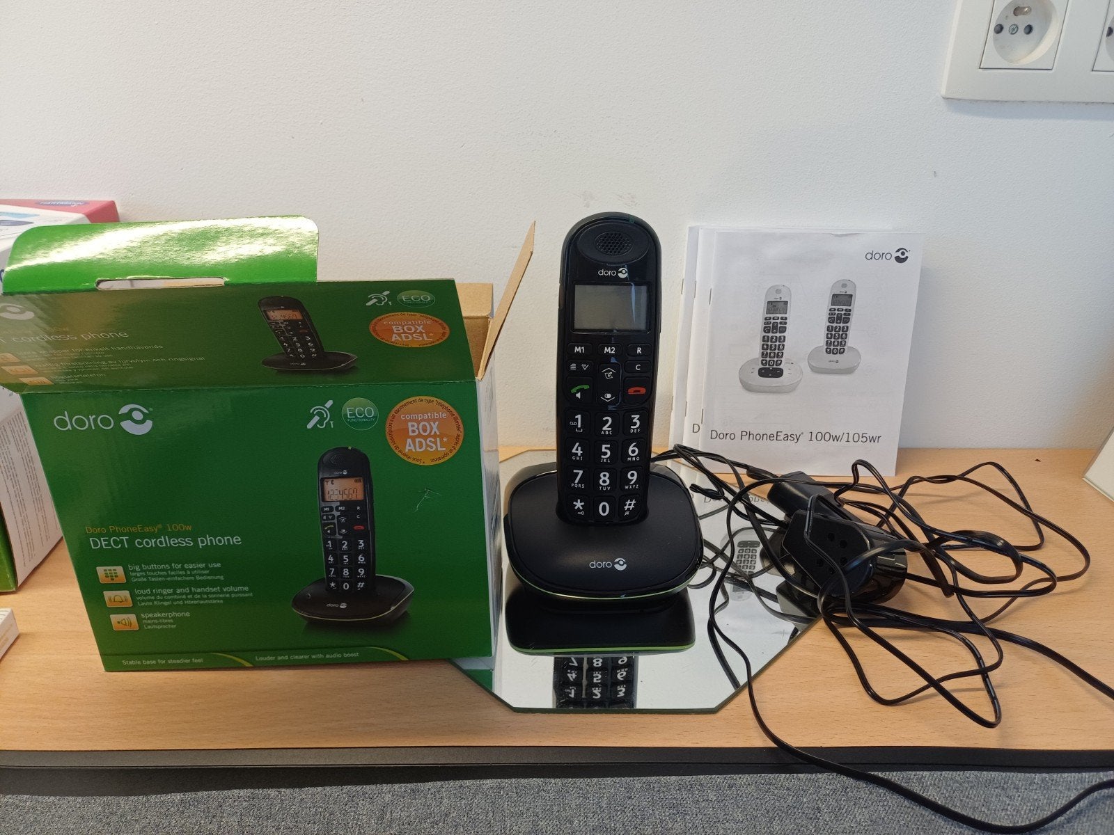 Doro PhoneEasy 100w 1 headset  + basisstation, Telecommunicatie, Ophalen of Verzenden, Zo goed als nieuw, 1 handset