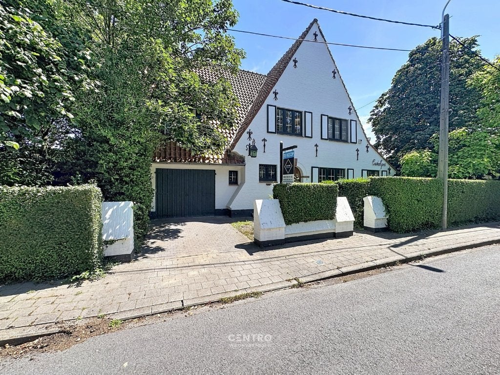 TE KOOP - Villa 'Catalpa', Roeselare, 500 tot 1000 m², 3 kamers, Provincie West-Vlaanderen