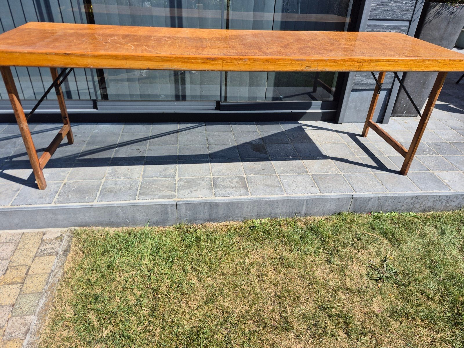 Houten tafel met opvouwbare poten (ideaal voor feestjes), Ophalen