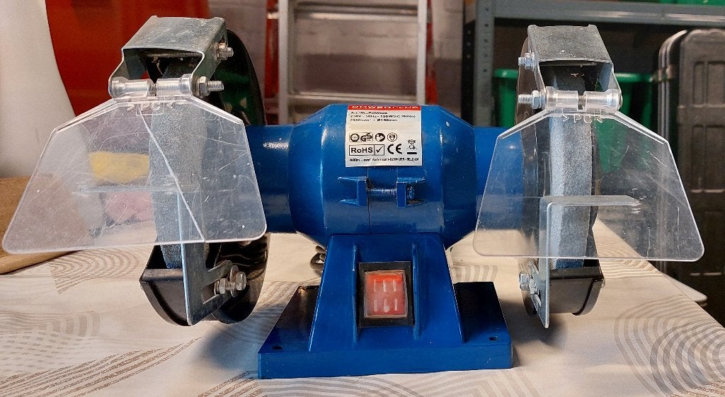 Meule à aiguiser électrique double, Enlèvement, Utilisé, Moins de 700 watts, Banc de travail