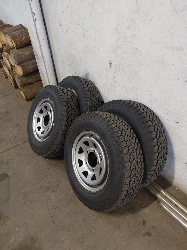 Pneus tout-terrain, Enlèvement