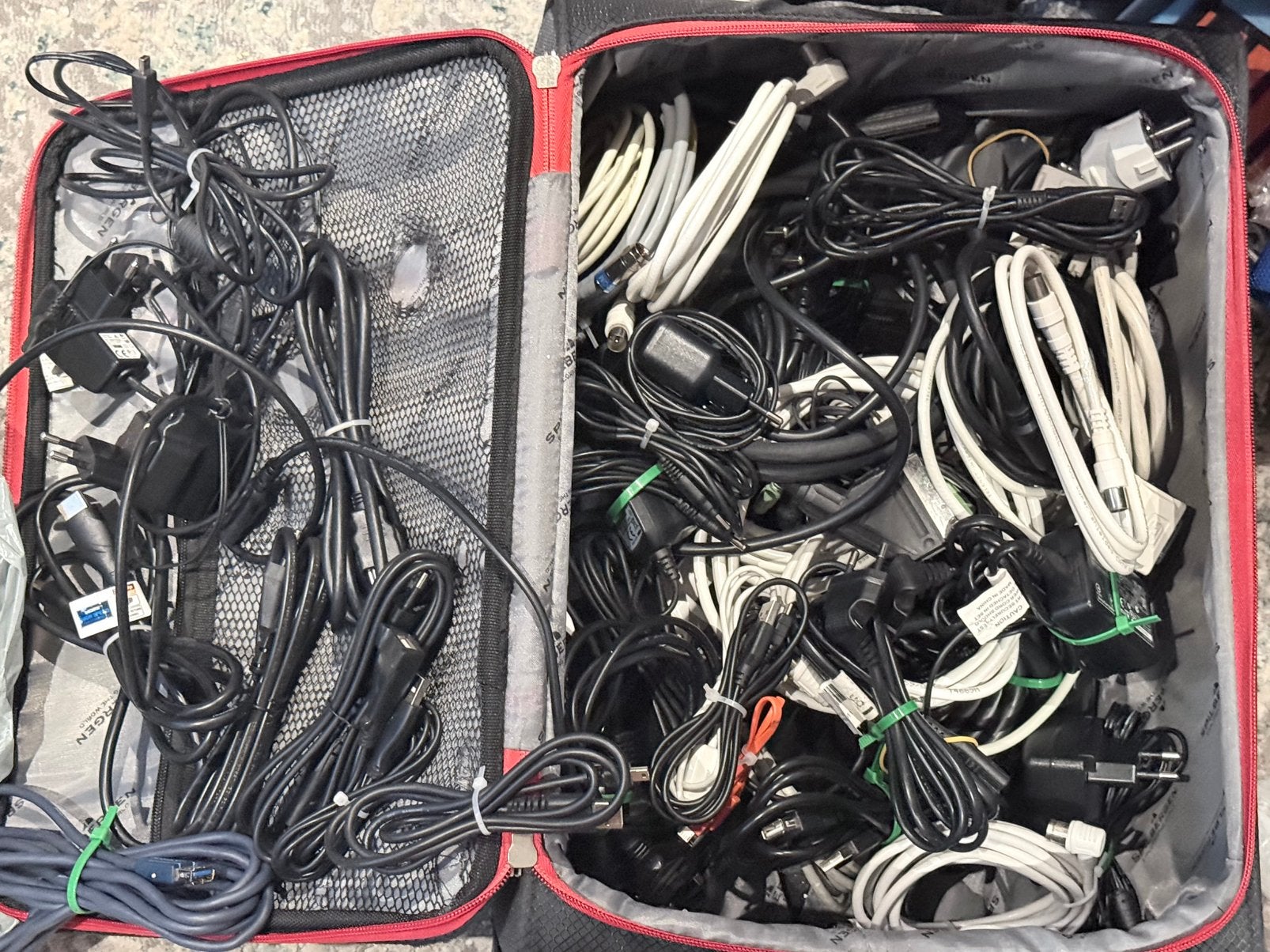 Lot kabel mag weg 20€, Ophalen, Zo goed als nieuw