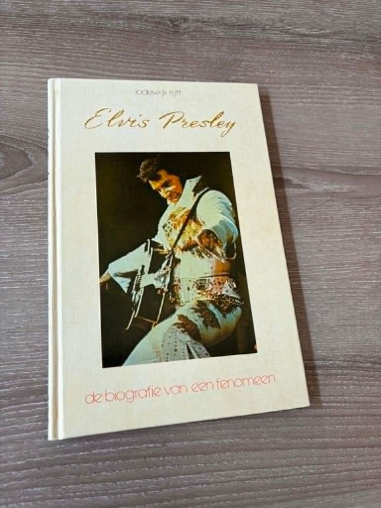 Elvis boek,De biografie van een fenomeen door Lodewijk Rijff, Boeken, Muziek, Ophalen of Verzenden, Zo goed als nieuw, Artiest