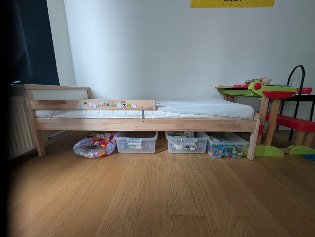 Lit pour enfant SNIGLAR avec matelas, Sommier à lattes, 70 à 85 cm, Comme neuf, Enlèvement