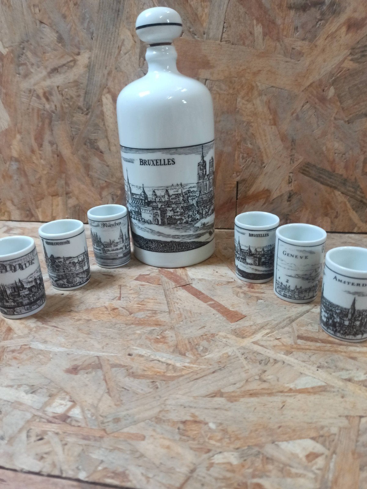Ensemble de carafes et verres plus de 15
