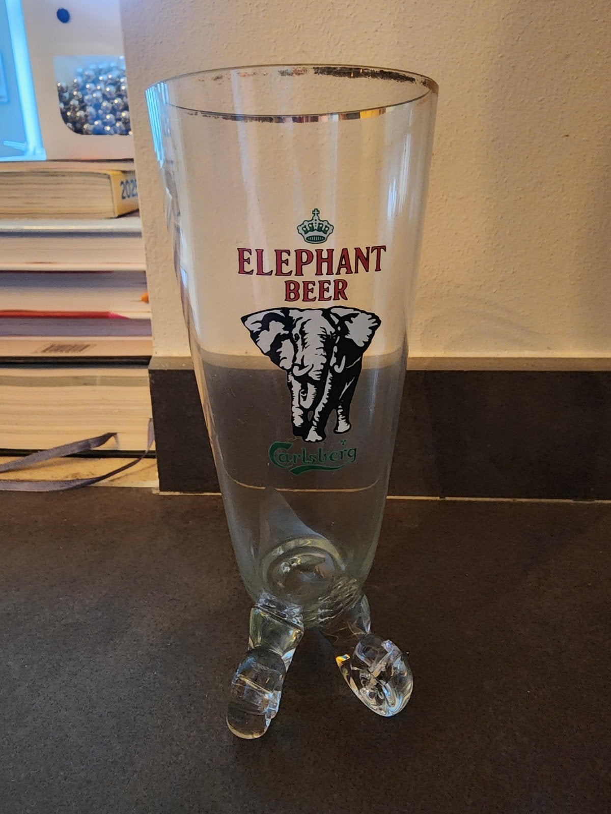 Ancien Verre Carlsberg Éléphant, Enlèvement