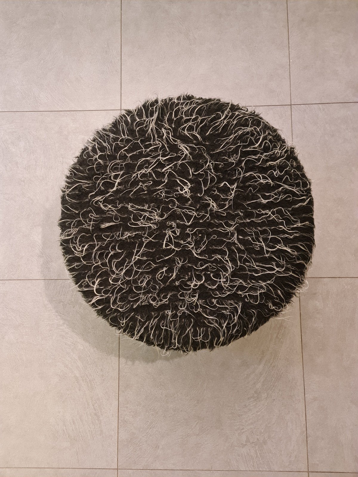Tabouret design, Enlèvement