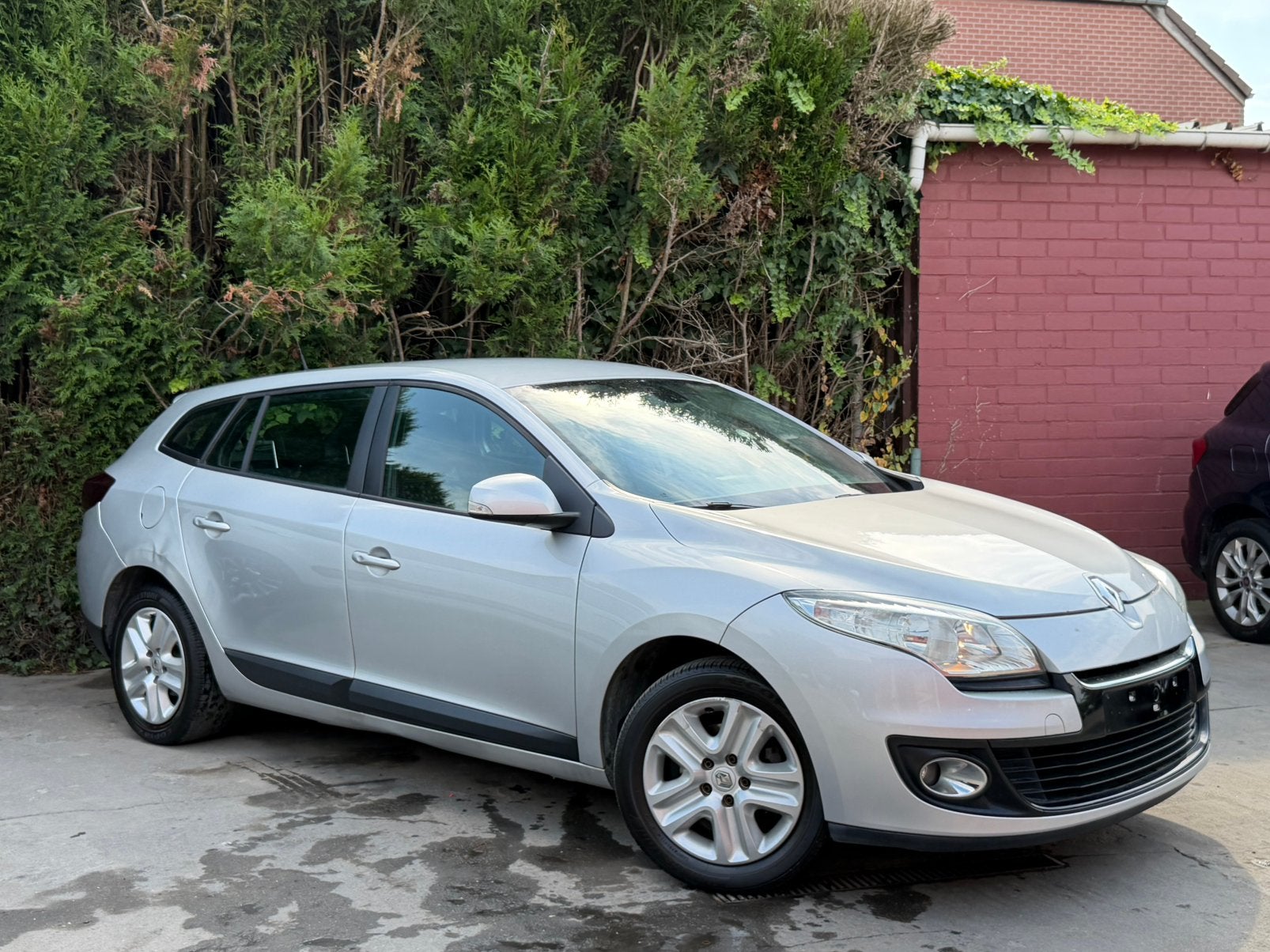 Renault megane 2012 benzine 2700€ gekeurd voor verkoop, Autos, Euro 5, Achat, Entreprise, Boîte manuelle