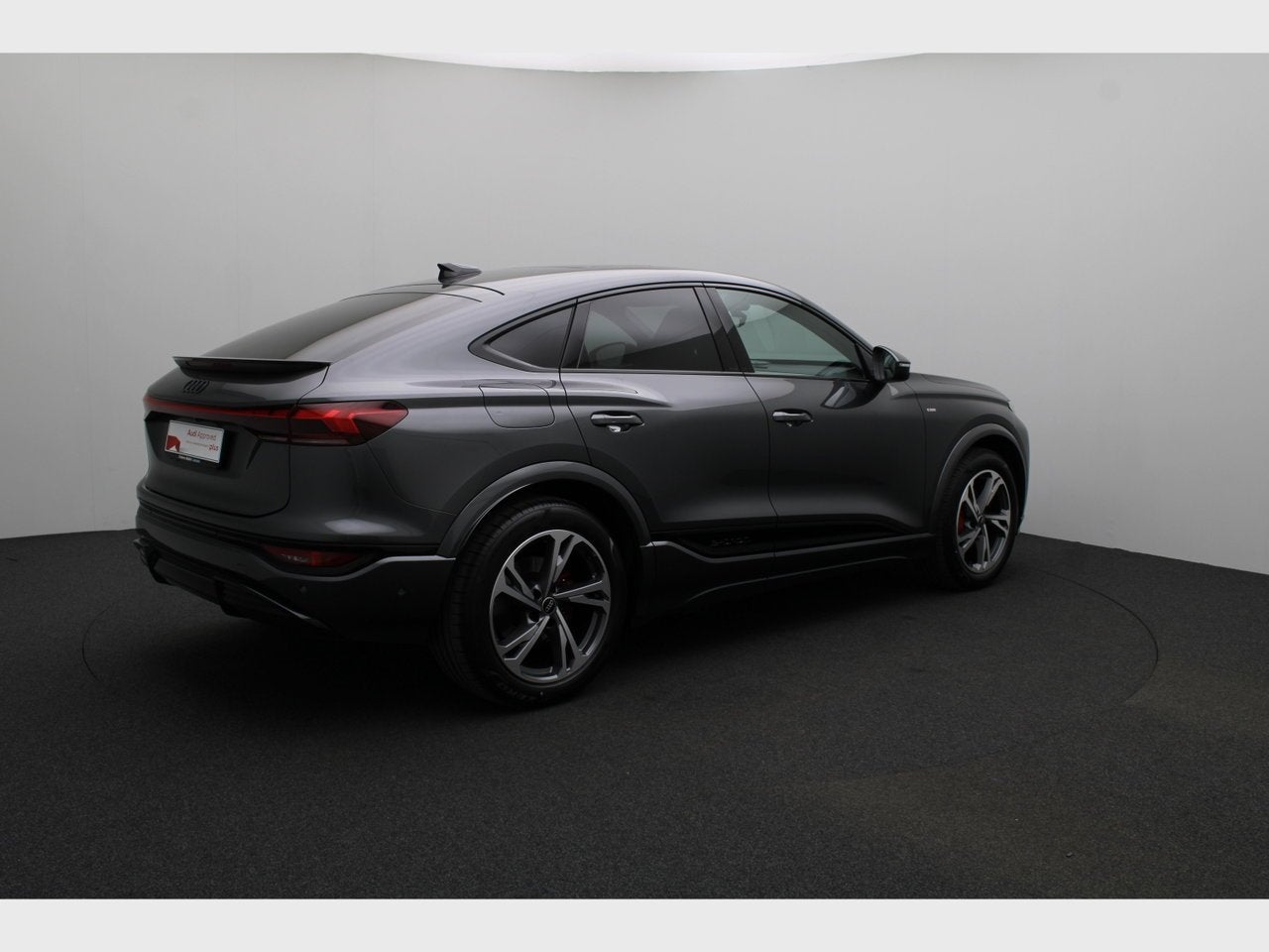 Audi Q6 Sportback e-tron Audi Q6 Sportback Corporate S e-tro, Auto's, Automaat, Bluetooth, Elektrisch, SUV of Terreinwagen