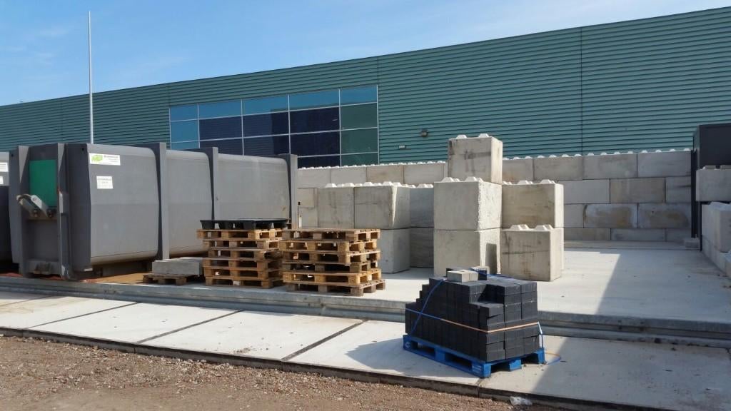 Heftruckblok Betonblok Keerwand Betonplaat Stelconplaat, Doe-het-zelf en Bouw, Verzenden, Nieuw, Beton