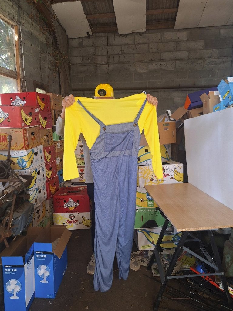 minionspak carnaval met helm, Ophalen of Verzenden, Zo goed als nieuw