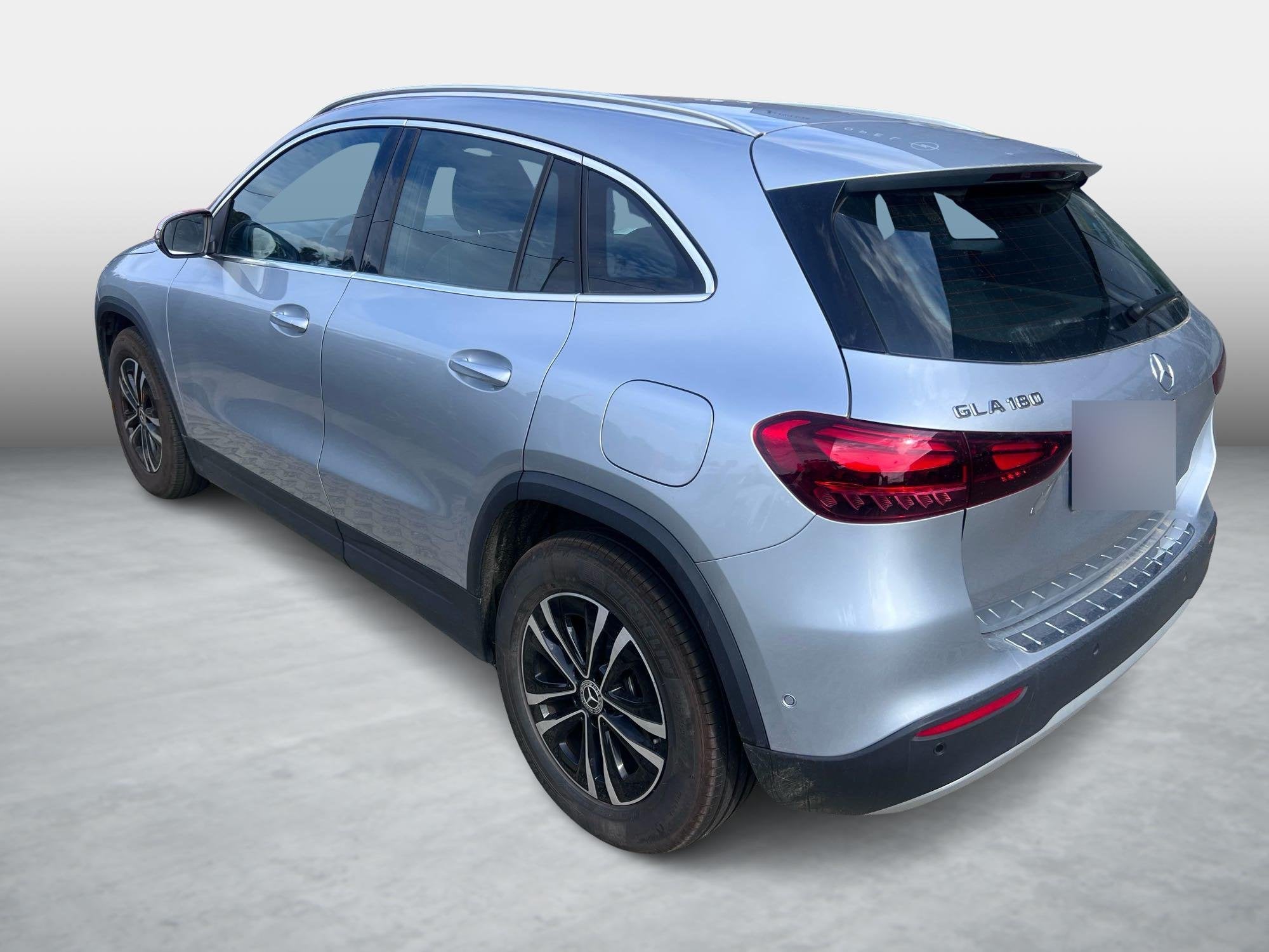 Mercedes-Benz GLA GLA 180 Business Line (automatique), Autos, 100 kW, Argent ou Gris, Achat, Entreprise