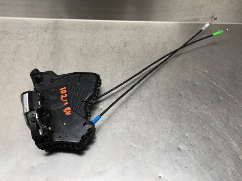 SERRURE DE PORTE RODS AVANT DROIT Auris (E18) (|A084219|), Utilisé, Toyota