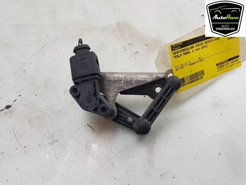 DIVERSEN Tesla Model X (01-2013/-) (|102794600A|102794600B|), Germany_Sales@tesla.com, Gebruikt, Overige automerken, Ludwig-Prandtl-Straße 27 - 29
12526  Berlin, DE