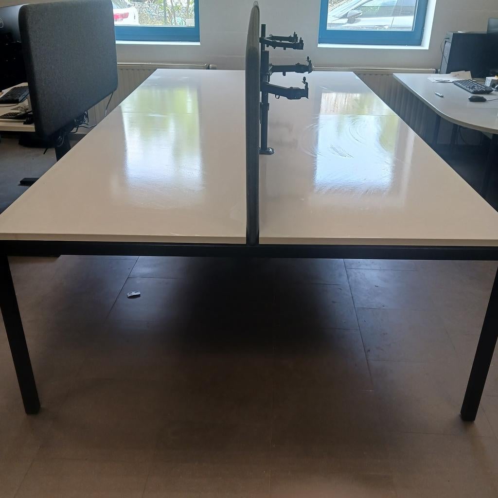 Bureau, groot. Voor 4 plaatsen, Ophalen