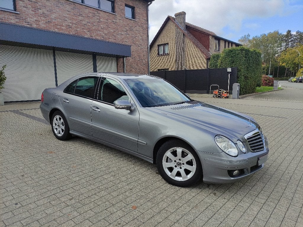 Mercedes E200 CDI W211 136 pk diesel 122000 kms facelift, Auto's, 100 kW, Zwart, 4 cilinders, Bluetooth