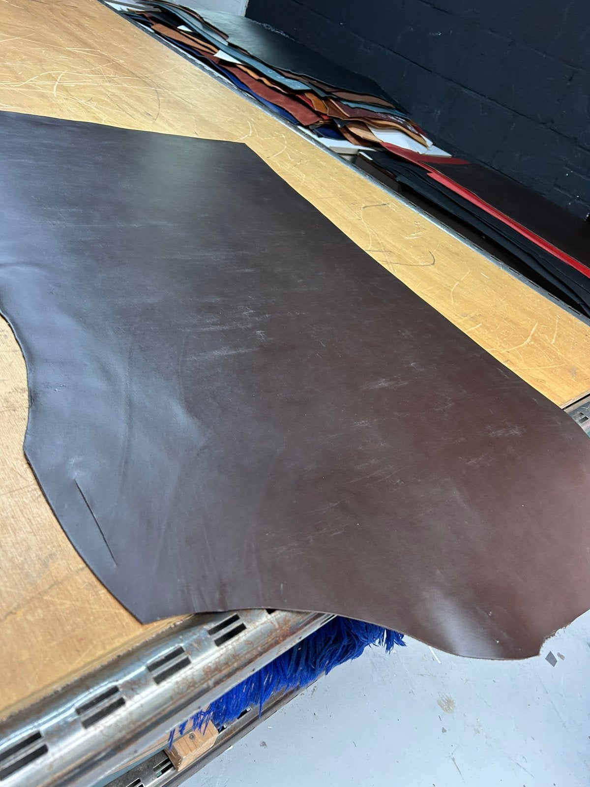 Donker bruin patina tuigleer lappen 2 mm dikte half soepel, Ophalen of Verzenden, Zo goed als nieuw, Bruin